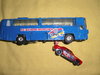 Spielzeugautos:Pull-On Bus "FC Bayern München",Mattel Dodge Challenger